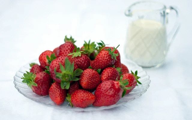 Make Your Own Low Fat Alkaline Strawberry Milk